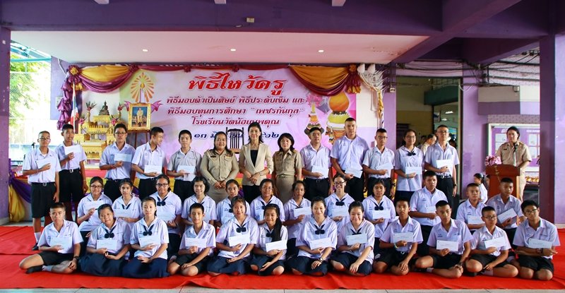 บริษัท กันกุลเอ็นจิเนียริ่ง จำกัด (มหาชน) และคณะผู้บริหาร ได้มอบทุนการศึกษา "เพชรกันกุล" ณ โรงเรียนวัดน้อยนพคุณ