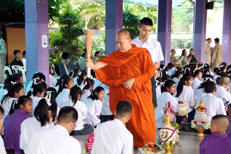 บริษัท กันกุลเอ็นจิเนียริ่ง จำกัด (มหาชน) และคณะผู้บริหาร ได้มอบทุนการศึกษา "เพชรกันกุล" ณ โรงเรียนวัดน้อยนพคุณ