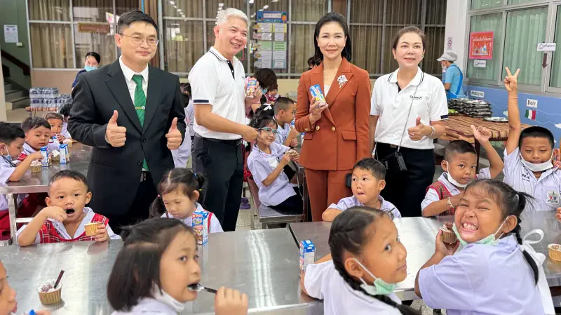 ตัวแทนผู้บริหารมอบเงินสนับสนุนศูนย์พัฒนาเด็กเล็ก, ชมรมผู้สูงอายุชุมชนวัดสวัสดิ์วารีสีมาราม พร้อมมอบทุนการศึกษาแก่โรงเรียนวัดสวัสดิ์วารีสีมาราม และโรงเรียนวัดน้อยนพคุณ เนื่องในวันคล้ายวันเกิดคุณกัลกุล ดำรงปิยวุฒิ์ ประธานกรรมการบริษัท