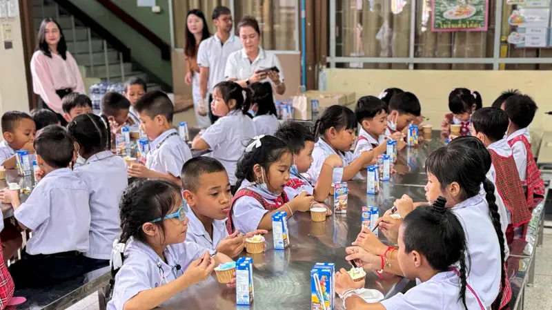 ตัวแทนผู้บริหารมอบเงินสนับสนุนศูนย์พัฒนาเด็กเล็ก, ชมรมผู้สูงอายุชุมชนวัดสวัสดิ์วารีสีมาราม พร้อมมอบทุนการศึกษาแก่โรงเรียนวัดสวัสดิ์วารีสีมาราม และโรงเรียนวัดน้อยนพคุณ เนื่องในวันคล้ายวันเกิดคุณกัลกุล ดำรงปิยวุฒิ์ ประธานกรรมการบริษัท